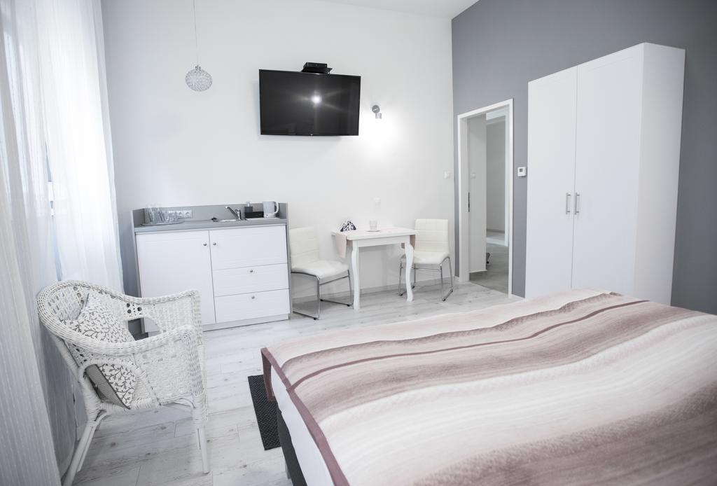 City Center Studio Apartmanok Szeged Esterno foto