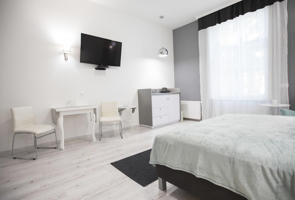 City Center Studio Apartmanok Szeged Esterno foto