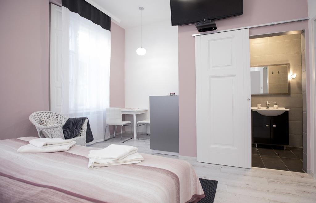City Center Studio Apartmanok Szeged Esterno foto